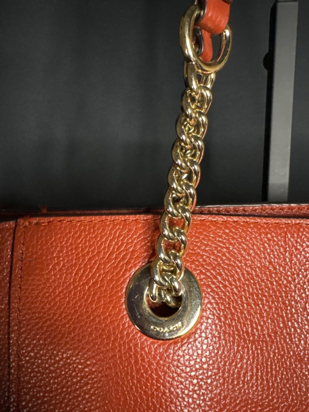 Coach NY 57107 Turnlock Gold Chain Pebbled Leather Tote 27 Bag Shoulder Bag - Picture 7 of 16